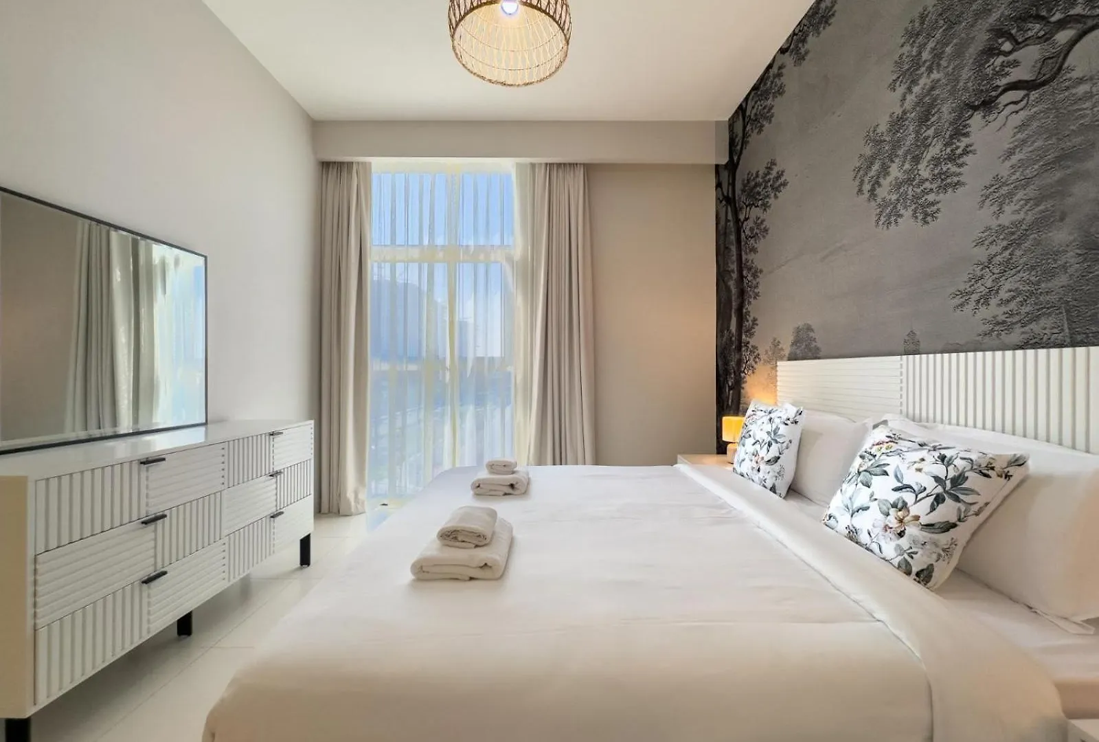 Elegant 3 Bed In Park Point, Dubai Hills Estate Apartment